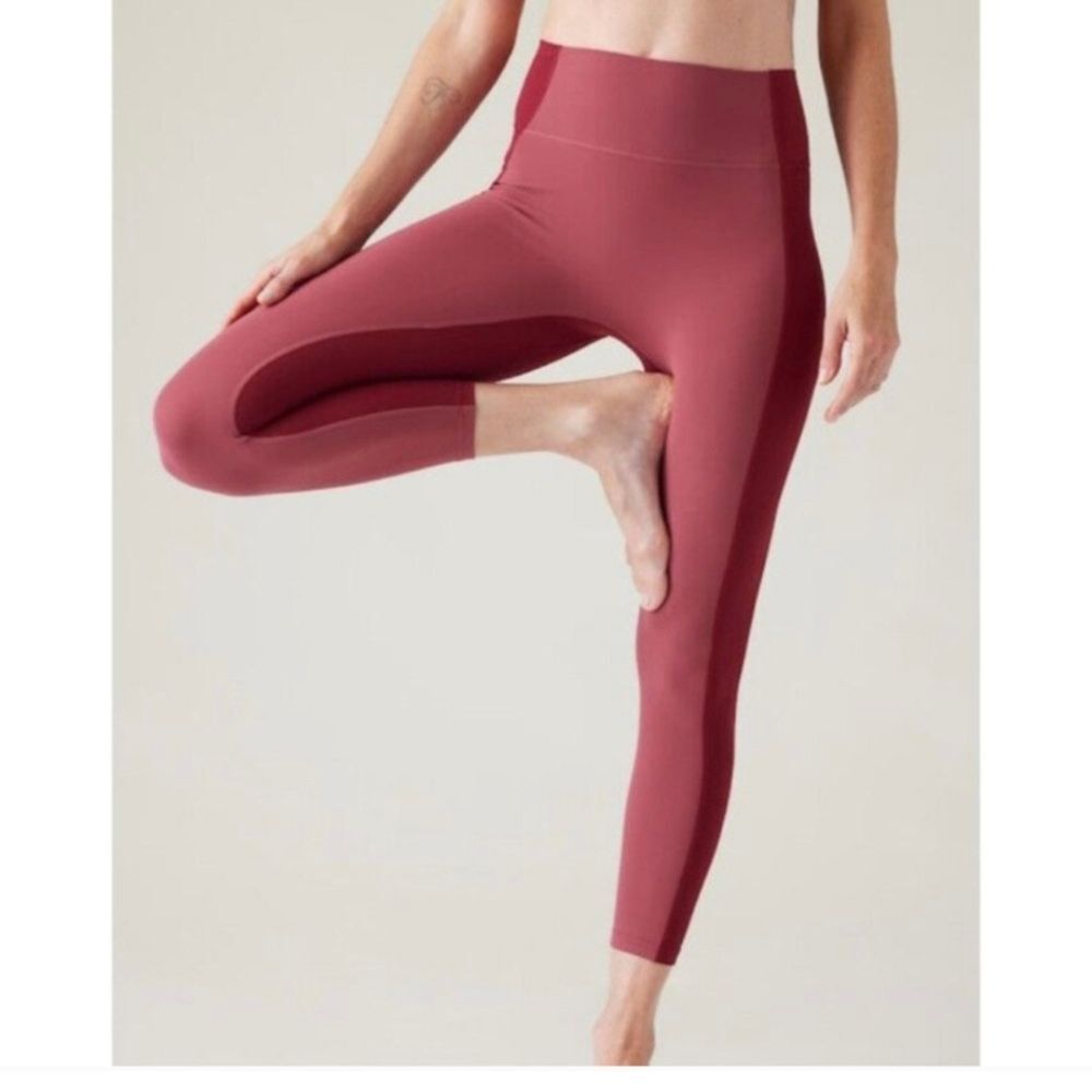 Athleta Transcend 7/8 Tight Leggings in Berry Rose Size Small NWT